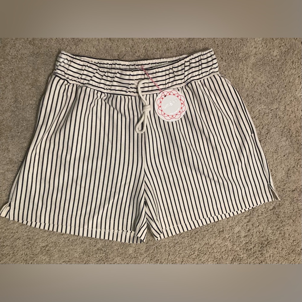 Umgee Cream & Black Micro Stripe Shorts Size M (NWT)